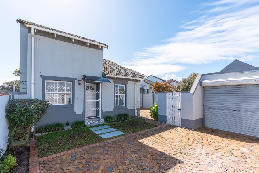 4 Bedroom Property for Sale in Thornton Western Cape